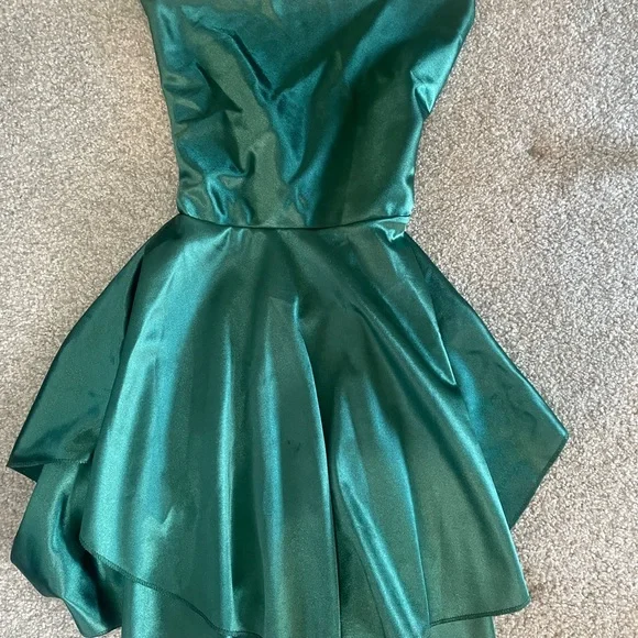 green emerald velvet dress SheIn Women's Shirred Ruffle Long Flounce Sleeve Mini A Line Dress Square  Neck High Waist Short Dresses, Mint Green, Medium : Buy Online at Best  Price in KSA main image 1